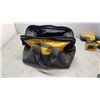 Image 2 : DEWALT 20V MAX CORDLESS TOOL SET, INCLUDES 2 IMPACT GUNS, DRIVER, TWO BATTERIES AND CHARGER - TESTED