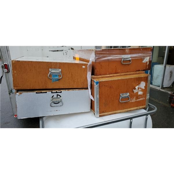 3 CRATES OF TRACK LIGHTS AND WOOD CRATE