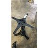 Image 8 : 29" CAST IRON BASE AND METAL BASE