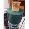 Image 3 : 2 ROLLS OF VINYL GREEN AND GREY