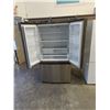 Image 2 : HISENSE STAINLESS DOUBLE DOOR BOTTOM FREEZER REFRIGERATOR NO FREEZER DRAWER