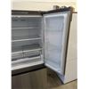 Image 3 : HISENSE STAINLESS DOUBLE DOOR BOTTOM FREEZER REFRIGERATOR NO FREEZER DRAWER