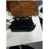 Image 2 : LOT OF HANDBAGS INCLUDING TOMMY HILFIGURE