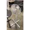 Image 2 : HOMESTYLES FLOOR FAN AND TILT TOP TABLE