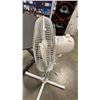 Image 3 : HOMESTYLES FLOOR FAN AND TILT TOP TABLE