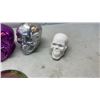 Image 4 : LOT OF SKULL DECORATIONS