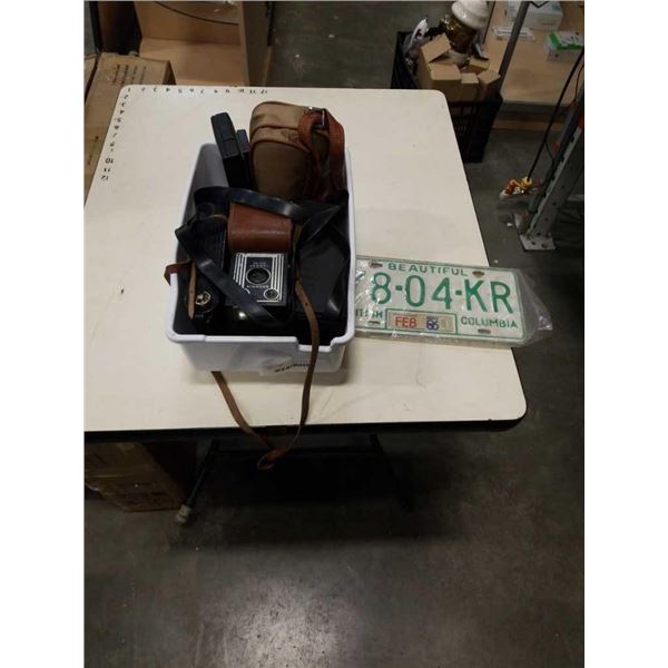 TRAY OF VINTAGE CAMERAS AND EXPO 86 LICENCE PLATE