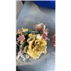 Image 11 : 3 CAPODIMONTE FLOWER BOUQUETS