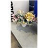 Image 9 : 3 CAPODIMONTE FLOWER BOUQUETS