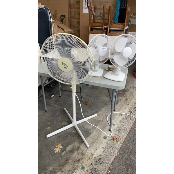 2 TABLE FANS AND FLOOR FAN