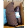 Image 3 : BOX OF THROW PILLOWS