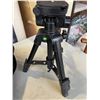 Image 4 : NEW BOMAKER EXTENDABLE TRIPOD