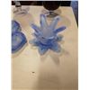 Image 3 : 2 RUBY GLASS VASES WITH FROSTED BOWL AND PLATE