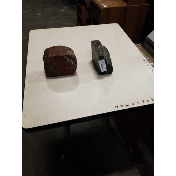 RED AND DARK GREEN DECORATIVE CUT STONES