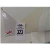 Image 2 : White Floral Print - 35" x 35"
