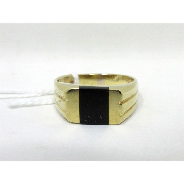 14 KT Gold and Black Onyx Ring - Size 12.5