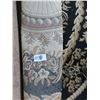 Image 2 : Round 8' Area Rug