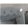 Image 2 : Grey Fabric Button Tufted Chaise