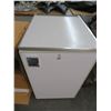 Image 1 : Vintage Mini Fridge
