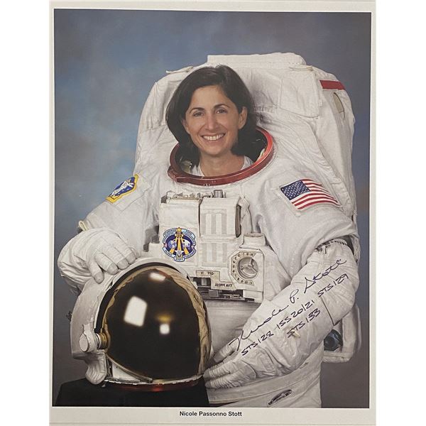 NASA astronaut Nicole Stott signed photo