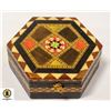 Image 1 : ORNATE WOODEN OCTAGONAL BOX