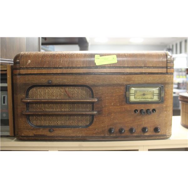 1940S SPARTON RADIO & RECORD PLAYER