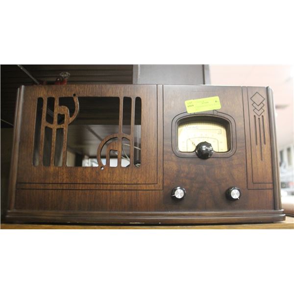 1940S VIKING RADIO WITH WALNUT CABINET