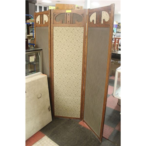 VICTORIAN 3 PANEL WHITE OAK ROOM DIVIDER