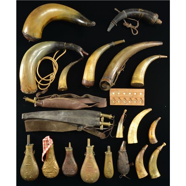 TWENTY ASSORTED VINTAGE POWDER HORNS, POWDER FLASK