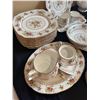 Image 2 : Royal Albert Petit Point China