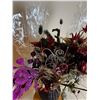 Image 2 : Vase with Décor on Stand