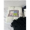 Image 2 : Brand New - Knit Throws