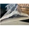 Image 2 : Lot of 1 50pack of Velvet Hangers - Ivory