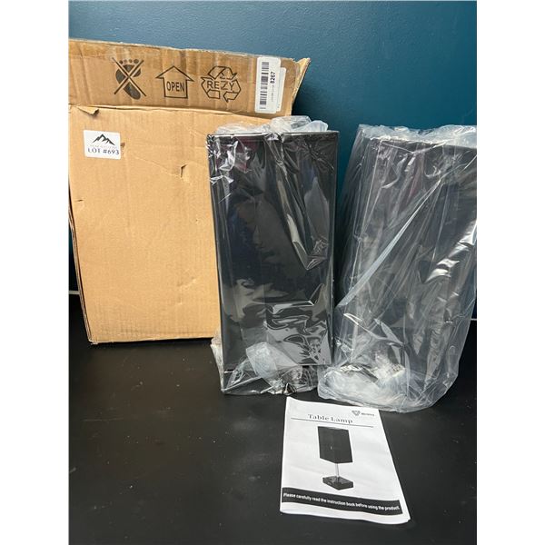 Lot of 1 2pack Table Lamps w/ USB Ports - Black