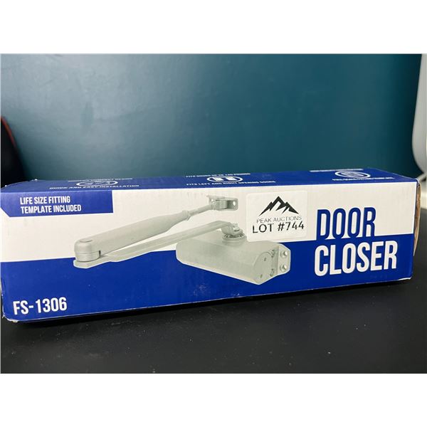 Lot of 1 Door Closer