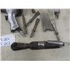 Image 2 : 4 Air Tools 1/2'' Impact, 3/8'' Ratchet, 2 Chisels and Metal Tool Box 
