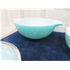 Image 2 : 4 Pyrex Butterprint Mixing Bowls - 2 with Lids