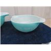 Image 3 : 4 Pyrex Butterprint Mixing Bowls - 2 with Lids