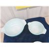 Image 6 : 4 Pyrex Butterprint Mixing Bowls - 2 with Lids