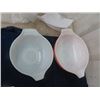 Image 7 : 4 Pyrex Mixing Bowls