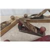 Image 4 : 5 Wood Planes- 1 Handled + Wooden Level