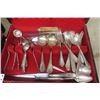 Image 5 : 2 Boxes Flatware - 43 pcs Original Rogers, 49 Pieces 2 Pattern Community