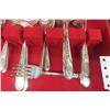 Image 9 : 2 Boxes Flatware - 43 pcs Original Rogers, 49 Pieces 2 Pattern Community