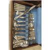 Image 4 : 2 Sets of Boxed Cutlery - 63 pcs Simon + George & 80 pc 1847 Rogers