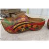 Image 2 : Vintage Holland Hand Carved and Painted Clogs