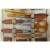 Image 5 : Vintage Grooming Kit in Leather? Bag - Brushes, Scissors, Files, Plus More 