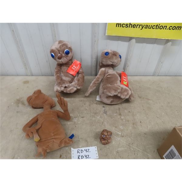 3 Vintage Plush ET Dolls, 1 ET Plant Pot Hanger