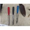 Image 3 : 2 Gerber Knives + Holder, 3 Throwing Knives, 2 Pocket Knives