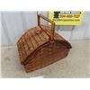 Image 6 : Large Wicker Picnic Basket with Original Utensils - Really Nice - Very Good Condition