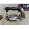 Image 3 : 4 Vintage Irons: 2 Electric, 1 Gas, 1 Cast Sad Iron